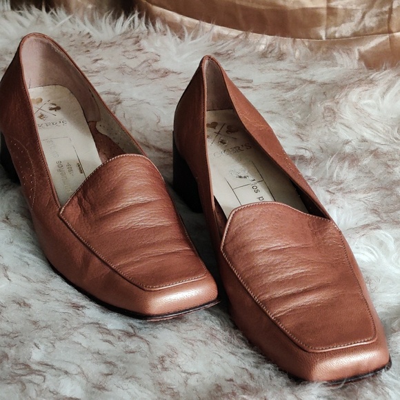 Women's Shoes - Picture 2 of 8